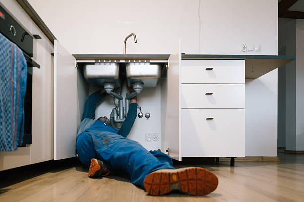 Professional Leak Detection technician working in Lee, NH